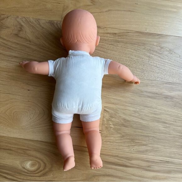 Baby Doll China 1446 Cloth Body White and Blue Outfit Hat Accessories - Picture 7 of 8